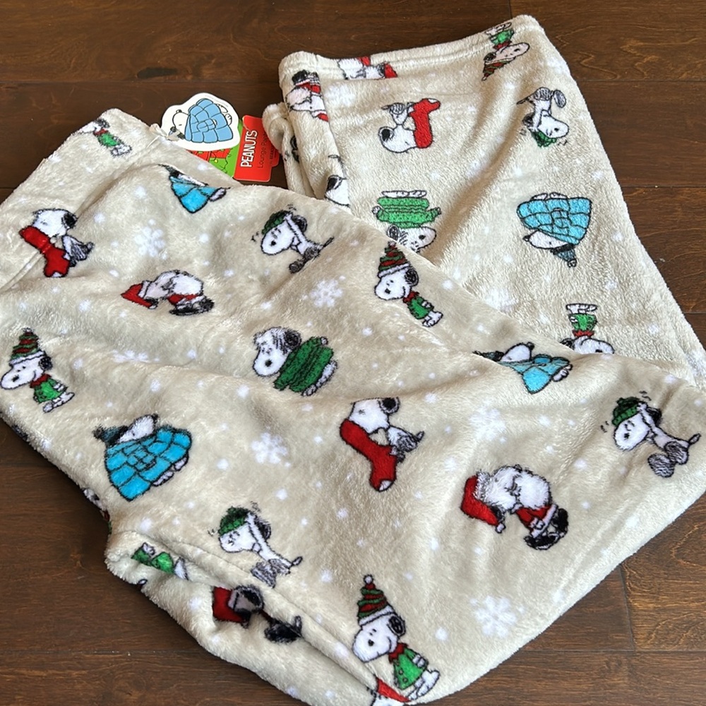 Peanuts womens Christmas Santa Snoopy Plush Pajama Pants New Snowflakes - Picture 2 of 2